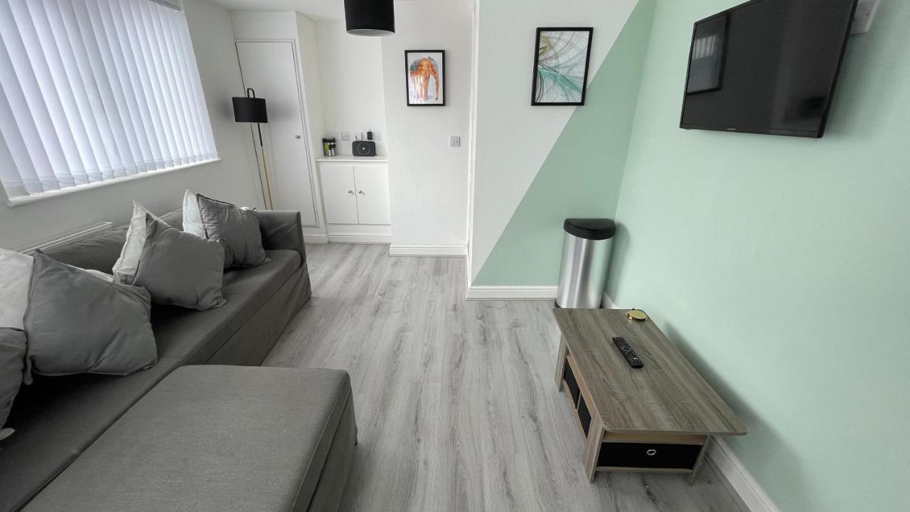 Ryan Air I Bnb - Lfc Apartments Liverpool Exterior photo