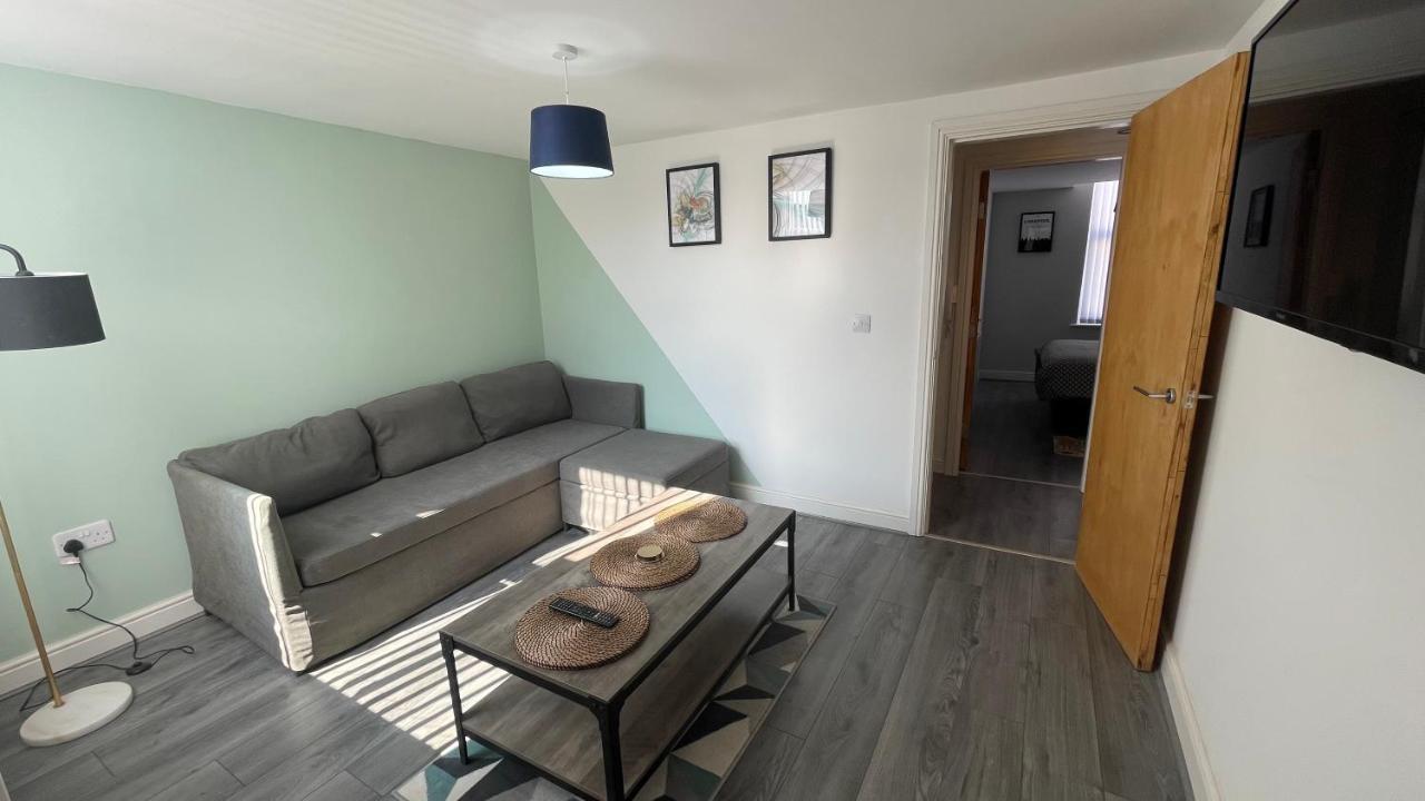 Ryan Air I Bnb - Lfc Apartments Liverpool Exterior photo