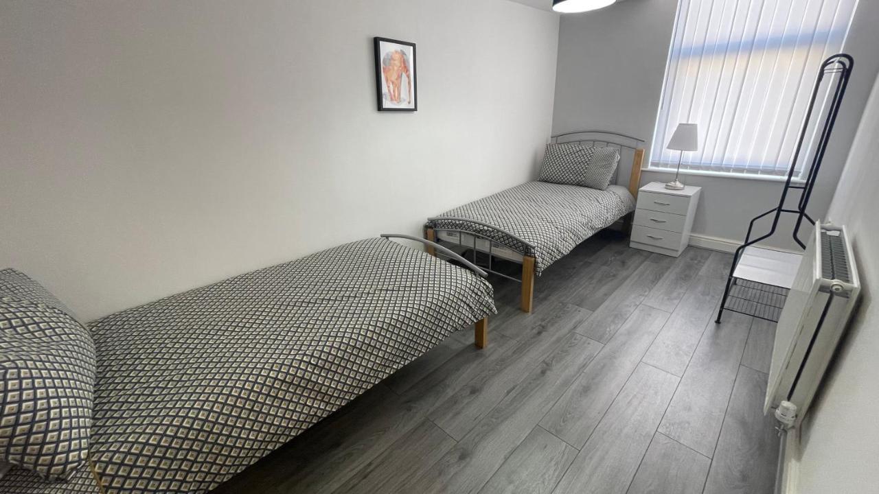 Ryan Air I Bnb - Lfc Apartments Liverpool Exterior photo