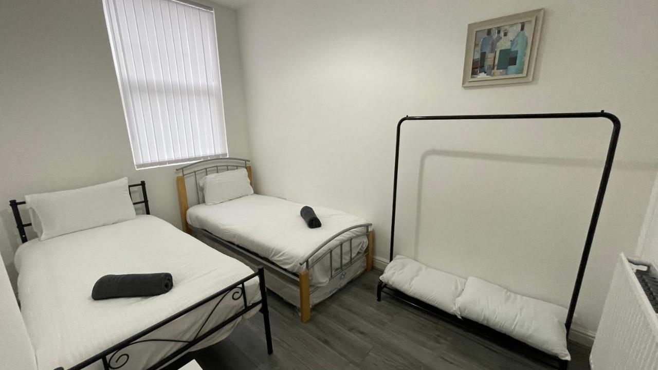 Ryan Air I Bnb - Lfc Apartments Liverpool Exterior photo